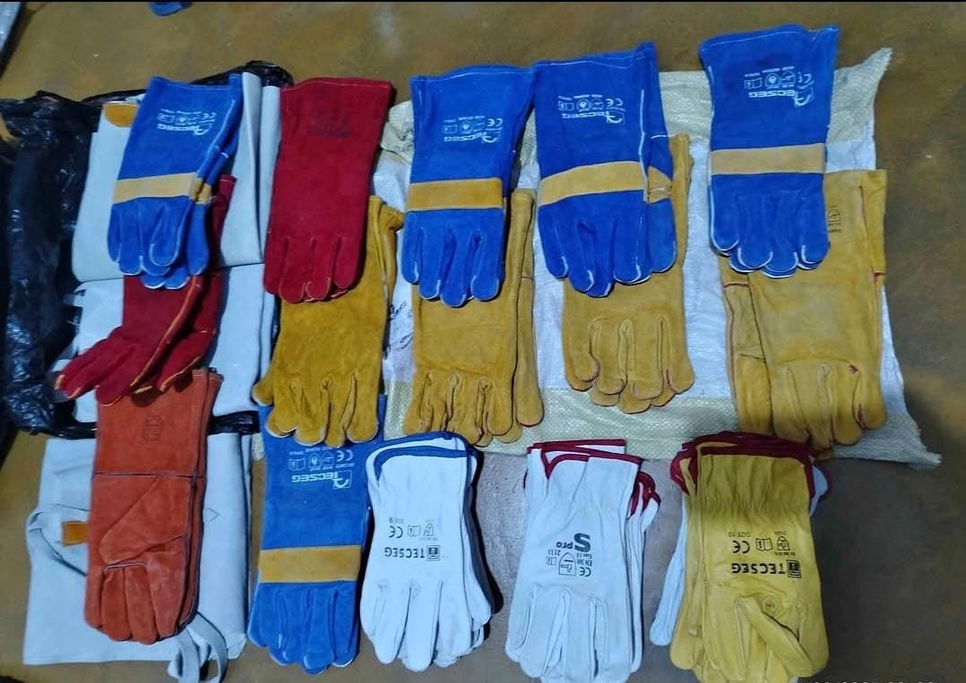 Guantes de seguridad, Disponibles en diversos materiales y niveles de resistencia, nuestros guantes son ideales para industrias como minera, construccin, manufactura, energa y servicios generales.